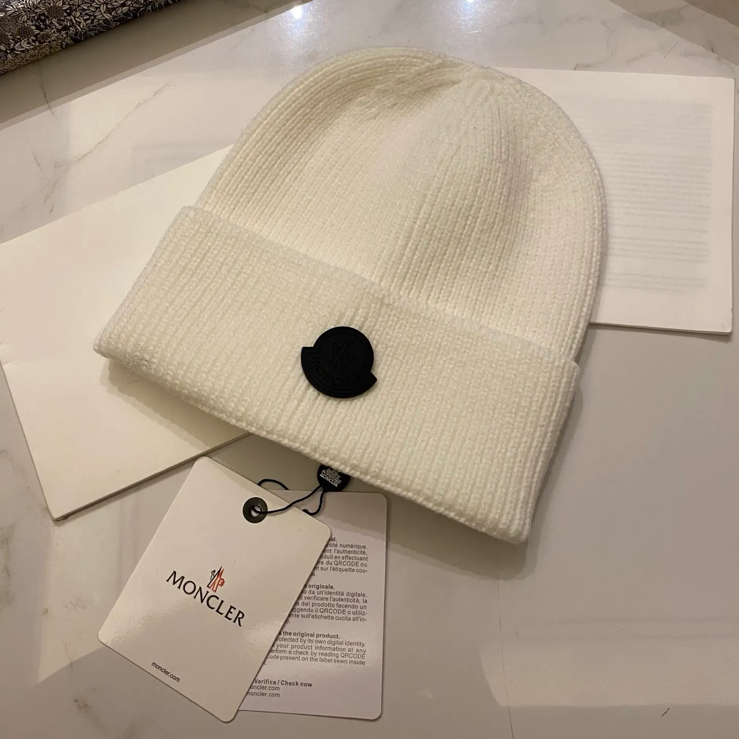 Moncler muzzle cashmere knitted hat