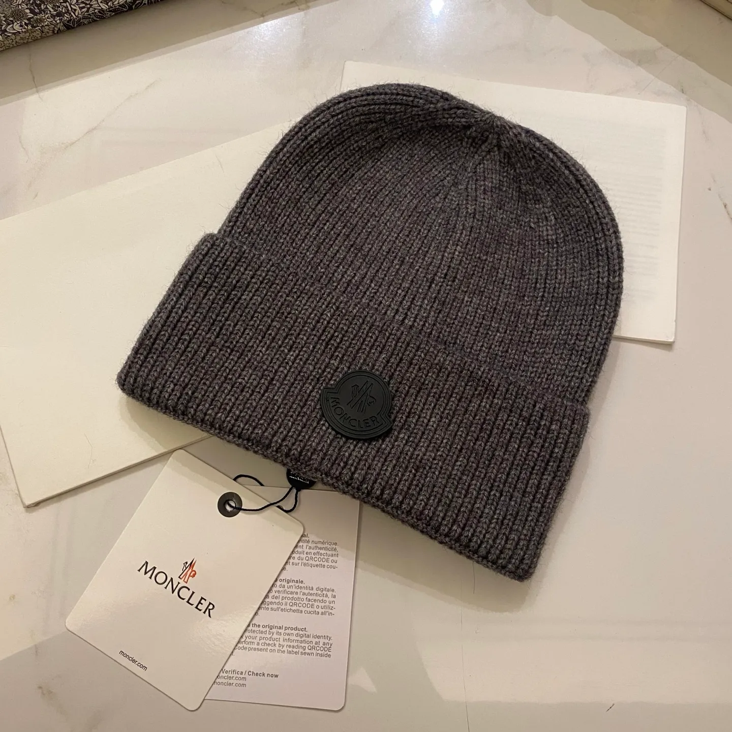 Moncler muzzle cashmere knitted hat