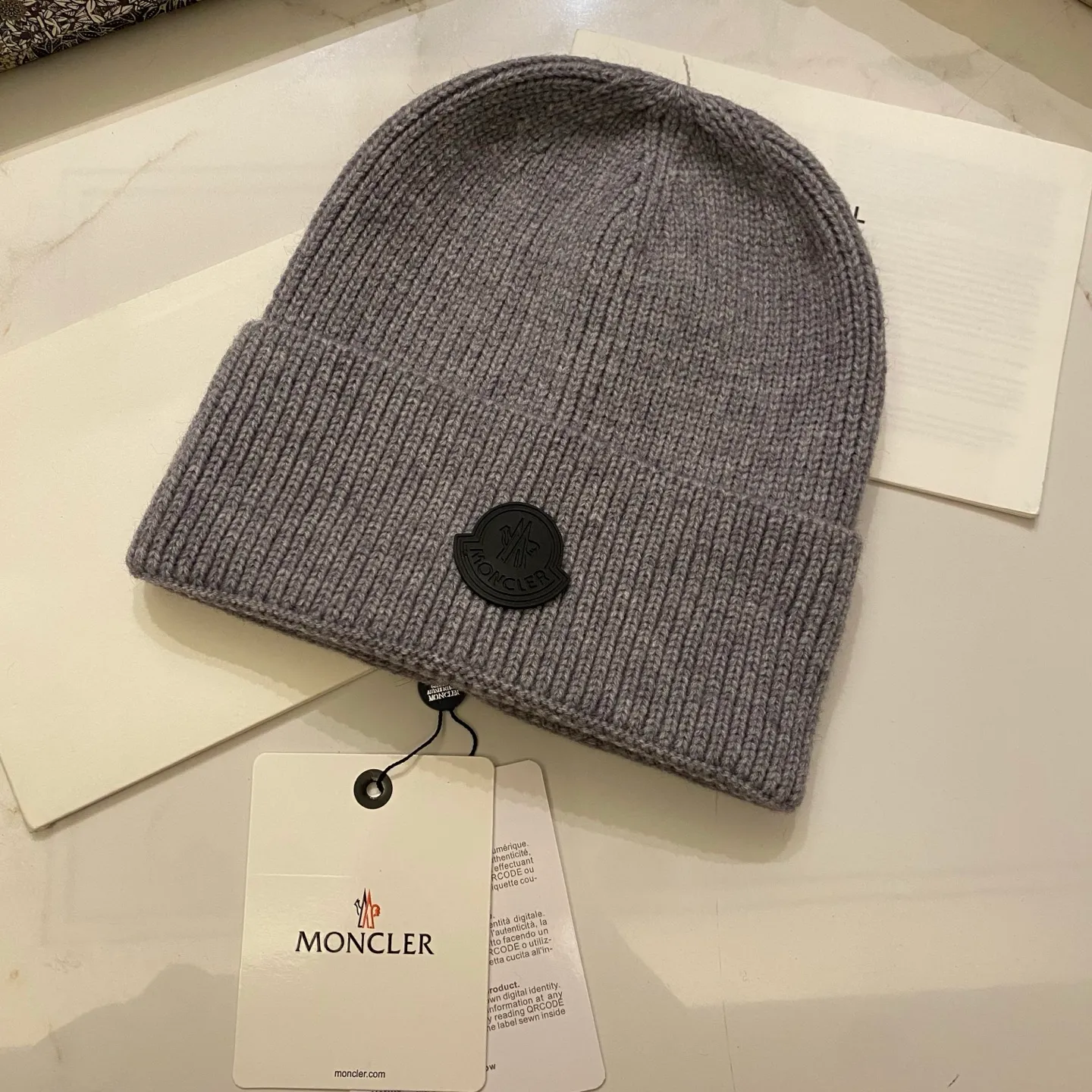 Moncler muzzle cashmere knitted hat