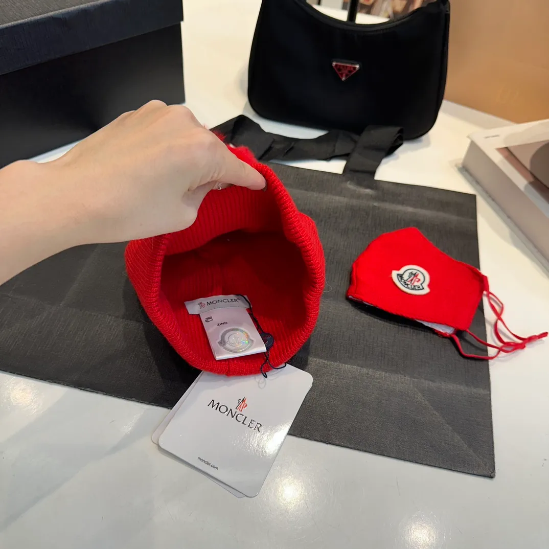 P80 Moncler muzzle hat + mask imitating cold set Autumn and winter women's wool woven warm knitted hat Cashmere soft and waxy texture, authentic quality enjoyment! Original label! High quality in stock!