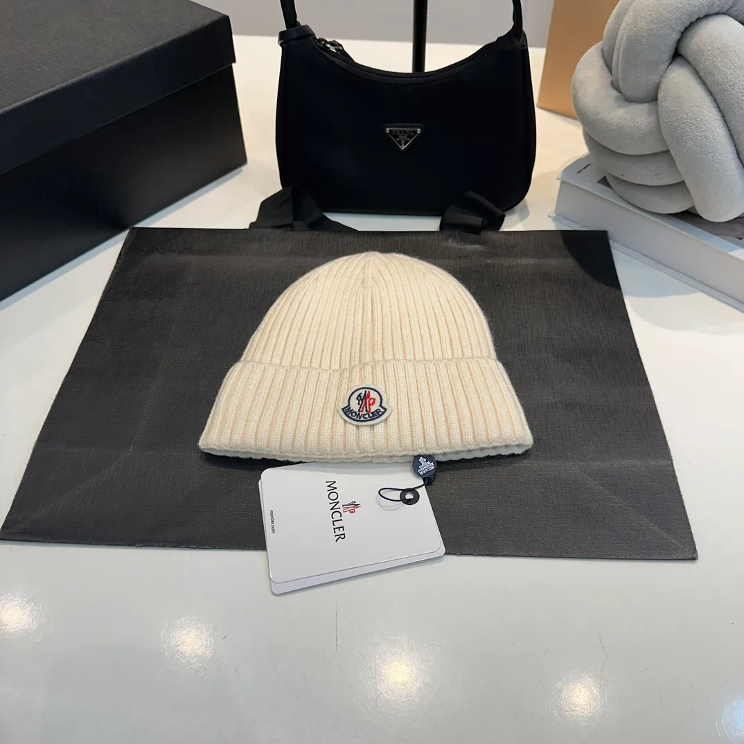 P50 MONCLER Mouth Fashion Pearl Stripe Knitted Hat Women's Thickened Winter Warm Wool Hat Women's Versatile Pullover Hat