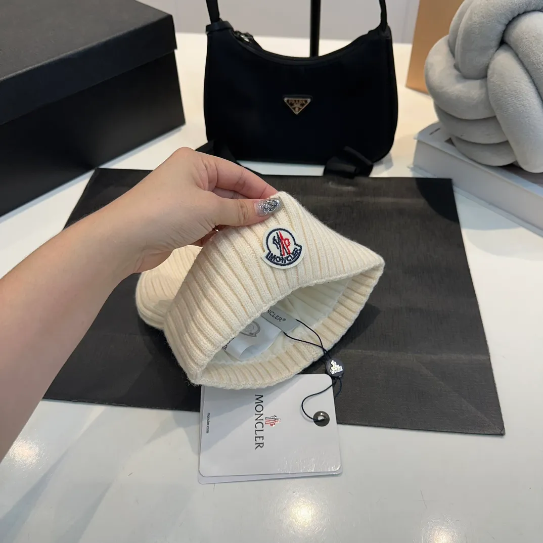 P50 MONCLER Mouth Fashion Pearl Stripe Knitted Hat Women's Thickened Winter Warm Wool Hat Women's Versatile Pullover Hat