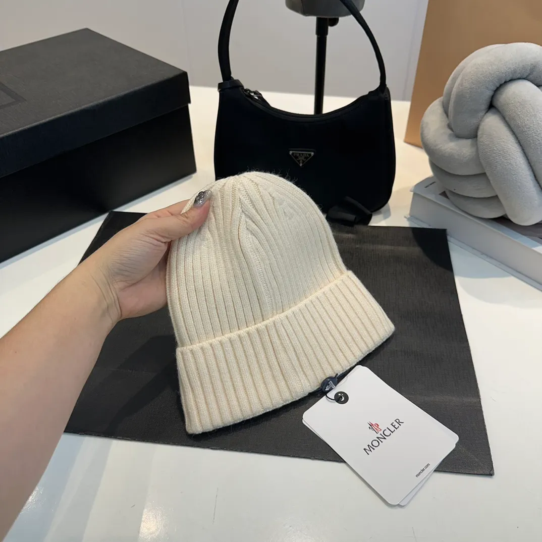 P50 MONCLER Mouth Fashion Pearl Stripe Knitted Hat Women's Thickened Winter Warm Wool Hat Women's Versatile Pullover Hat