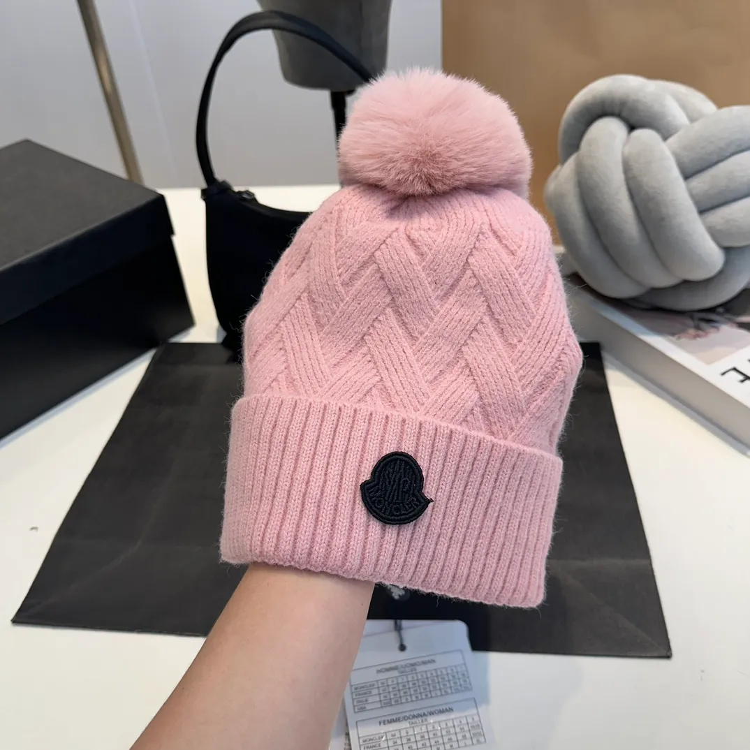 P170 Moncler autumn and winter counter model knitted beanie + scarf + gloves three-piece set, classic pattern, warm and fashionable! Fashionable and popular 🌸First-class texture, pure wool