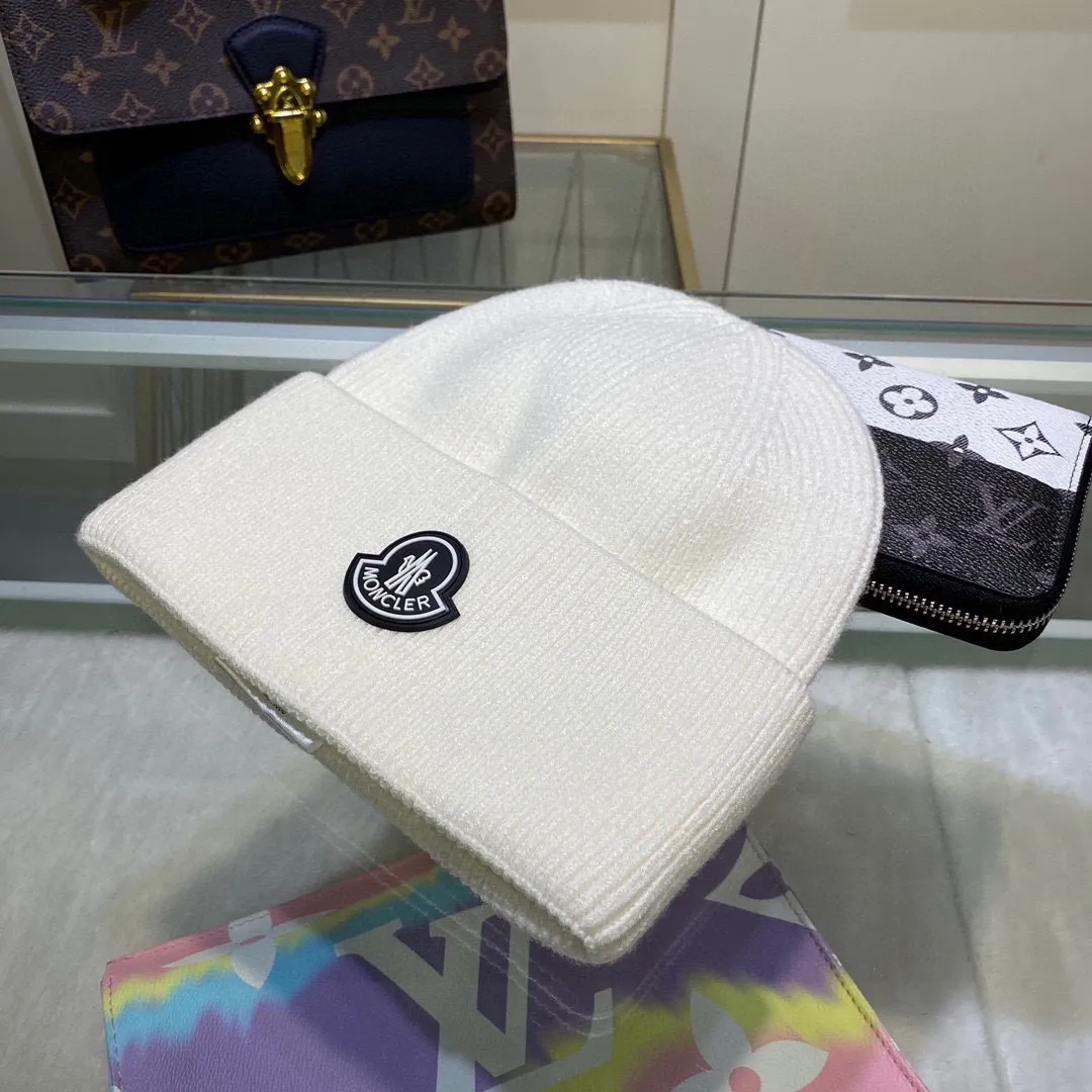 P50 comes with dust bag🌺【MONCLER】wool knitted hat! There is a scannable QR code inside! Selected wool base, the same style for men and women, thickened for warmth, fashionable and popular🌸First-class quality, the best brand for keeping warm in winter, order now, limited edition
