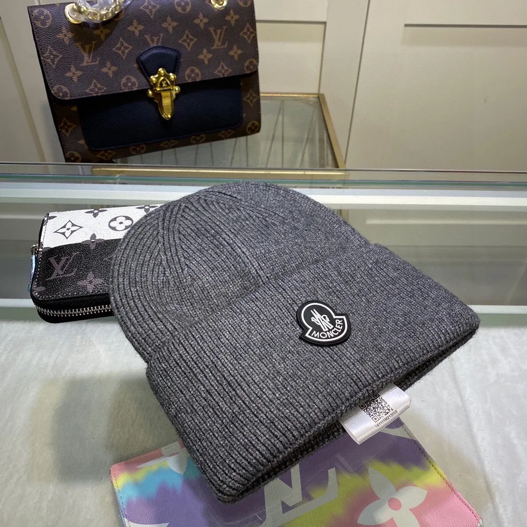 P50 comes with dust bag🌺【MONCLER】wool knitted hat! There is a scannable QR code inside! Selected wool base, the same style for men and women, thickened for warmth, fashionable and popular🌸First-class quality, the best brand for keeping warm in winter, order now, limited edition