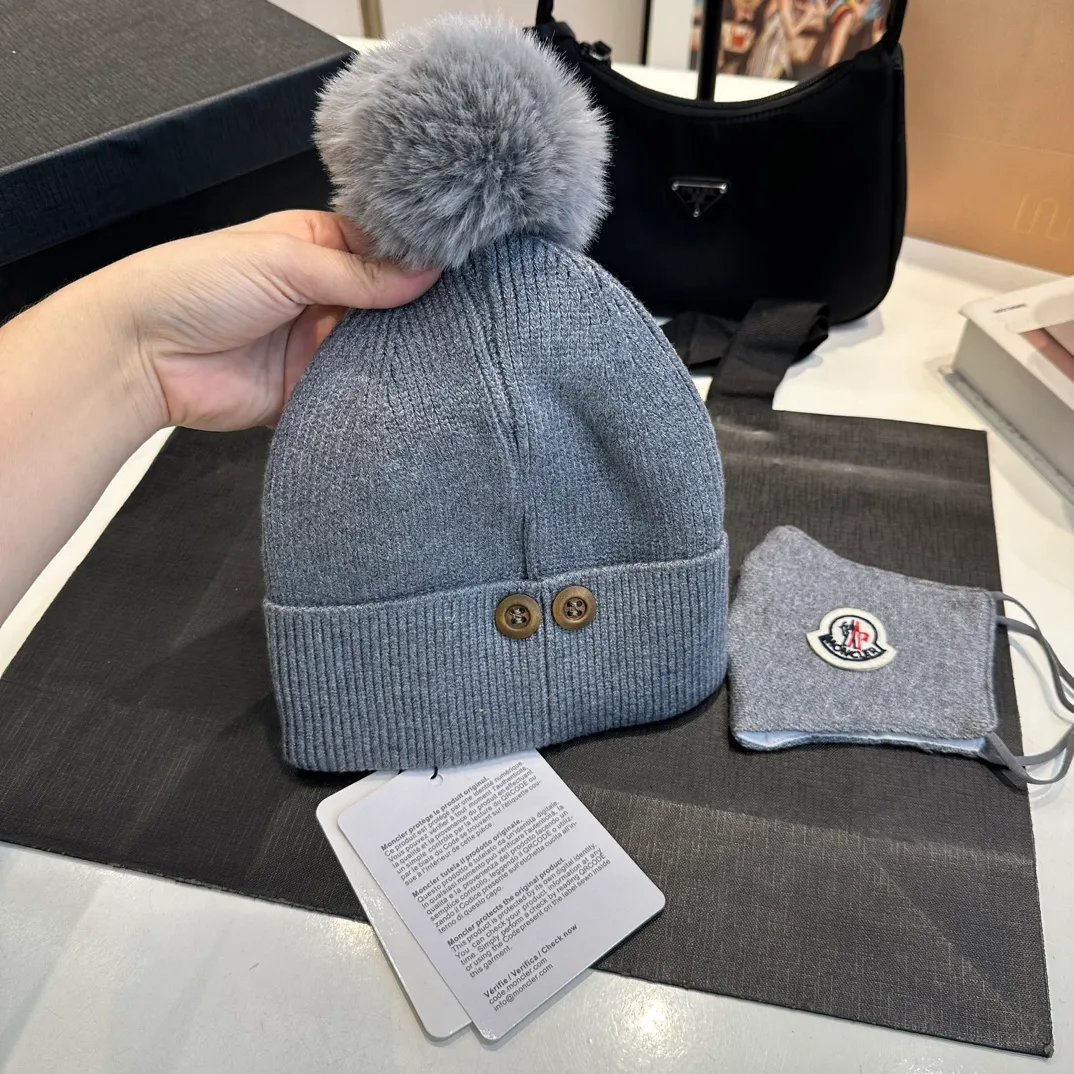 P80 Moncler muzzle hat + mask imitating cold set Autumn and winter women's wool woven warm knitted hat Cashmere soft and waxy texture, authentic quality enjoyment! Original label! High quality in stock!
