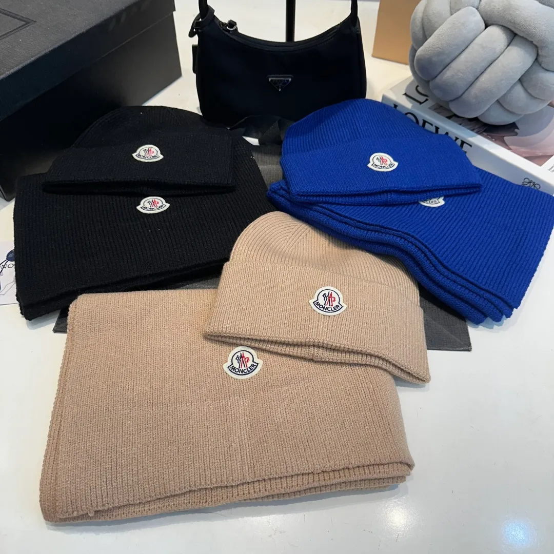 P130 Moncler autumn and winter counter style knitted beanie + scarf with classic pattern, warm and fashionable! Fashionable and popular 🌸First-class texture, pure wool