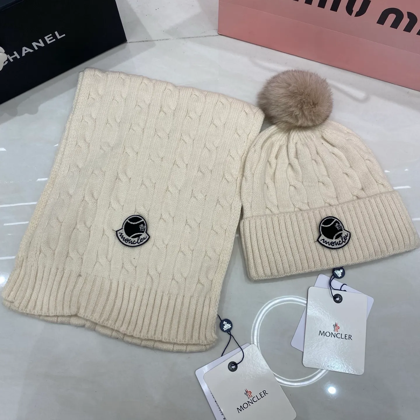 Moncler cashmere suit: scarf 🧣/cashmere knitted hat + fox fur ball