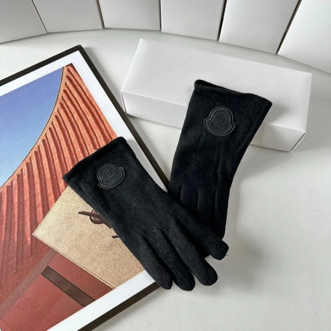 🉐️110 with packaging Moncler new gloves, fashionable gloves, a must-have for autumn and winter, classic and simple💕Super comfortable, soft and versatile!
