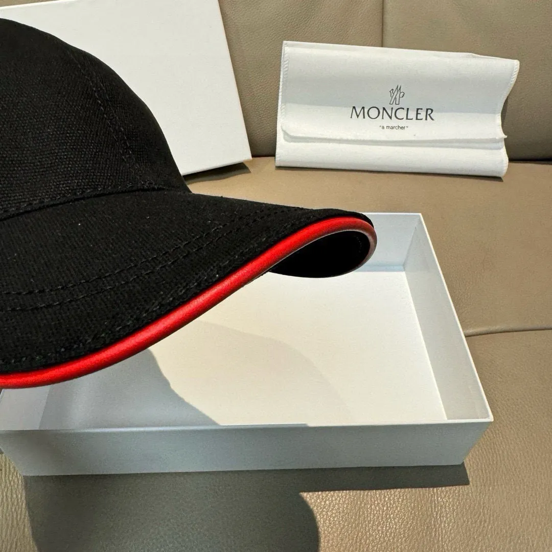 p90., Moncler muzzle classic original baseball cap, classic and popular style, 1:1 mold opening and customization at the counter, original canvas fabric + first layer of cowhide, pure cotton lining, light and breathable! The quality is great, the basic head circumference is 56cm, and the patch is adjustable.