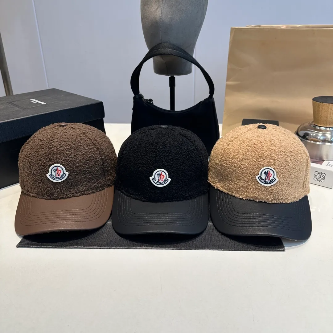 P 54 MONCLER lambswool and leather baseball cap with mouth, suitable for young and fashionable people, with strong visual effect, three-dimensional letters, good-looking and high-quality!