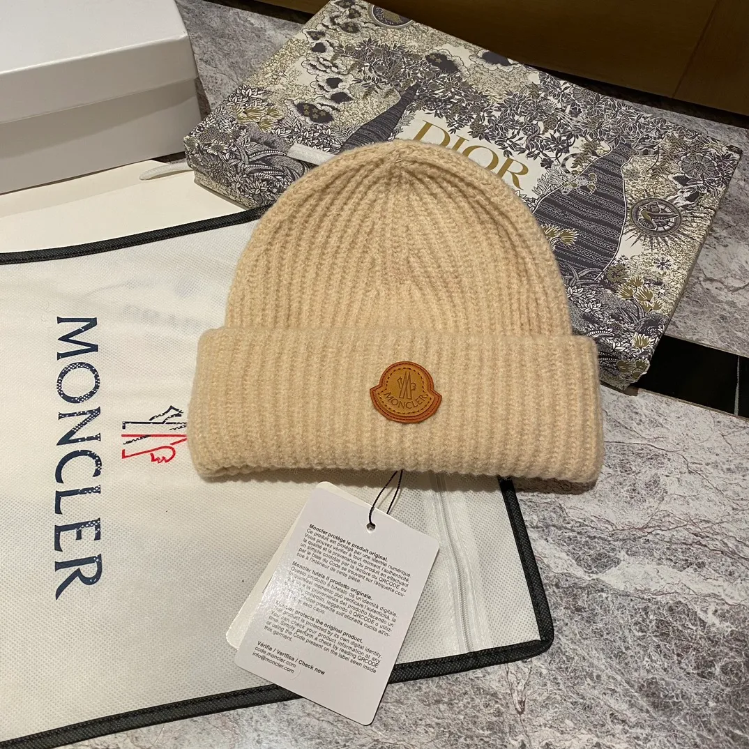 Moncler muzzle wool knitted hat