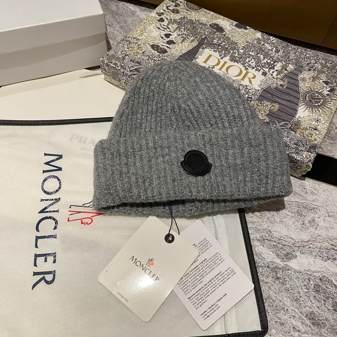 Moncler muzzle wool knitted hat
