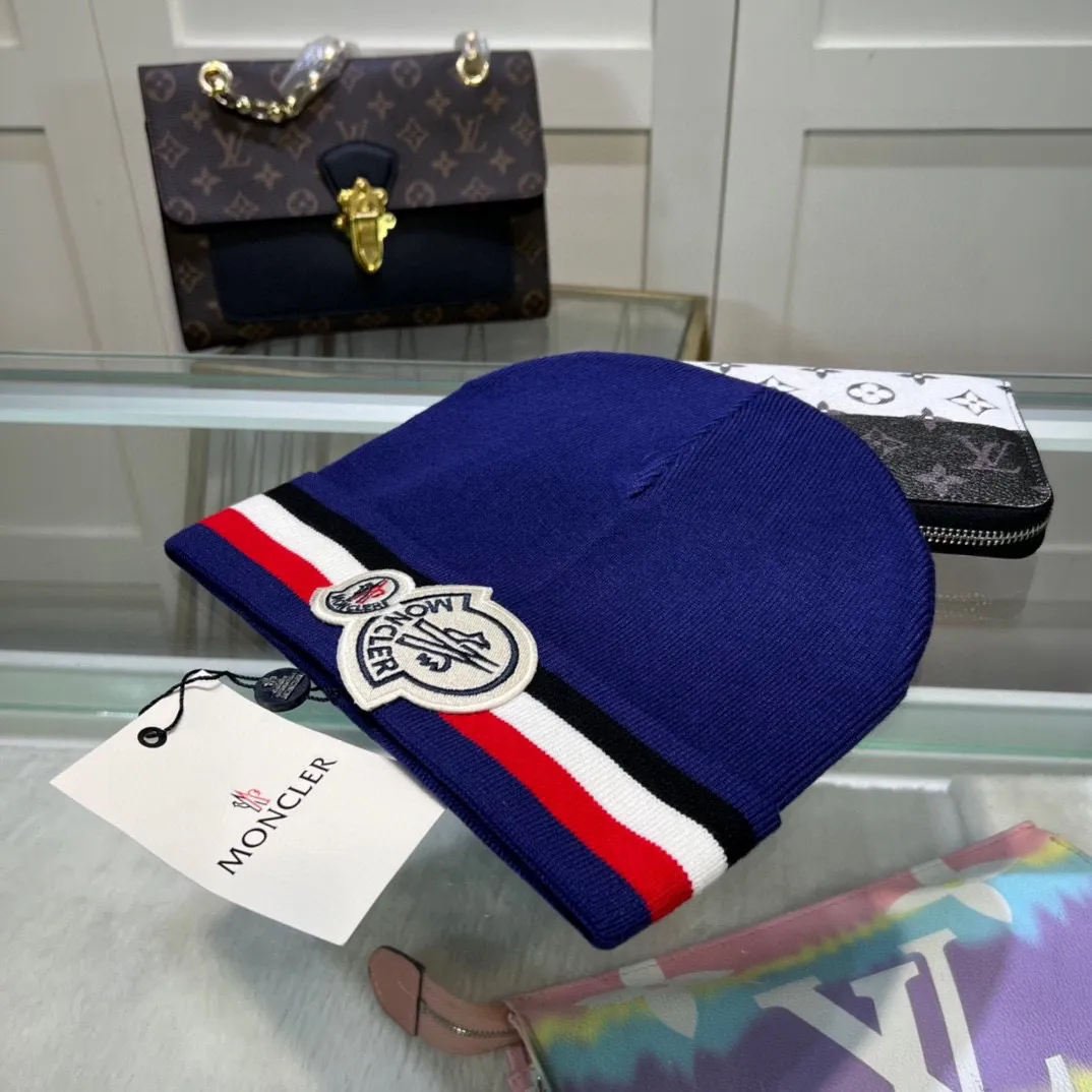 P50 comes with dust bag 🌺【MONCLER】Official website classic model, pay attention to the quality, the only one in the market that pays attention to quality details, 70% wool, 30% rabbit fur knitted hat! The same style for men and women, thicker and warmer, fashionable and popular 🌸First-class quality, the best brand for warmth in autumn and winter, order now, limited edition