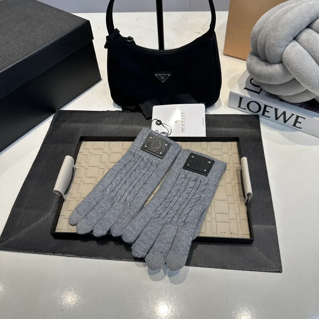 P50 Moncler Suede Gloves for Women with Mouth Mouth, Winter Velvet and Thickened Touch Screen Cycling Bike to Keep Cold and Warm