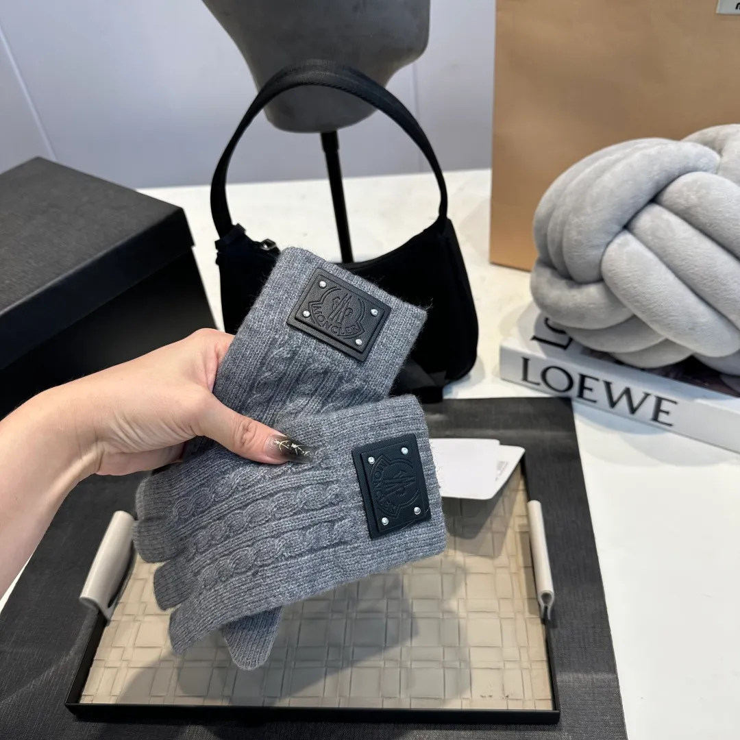 P50 Moncler Suede Gloves for Women with Mouth Mouth, Winter Velvet and Thickened Touch Screen Cycling Bike to Keep Cold and Warm