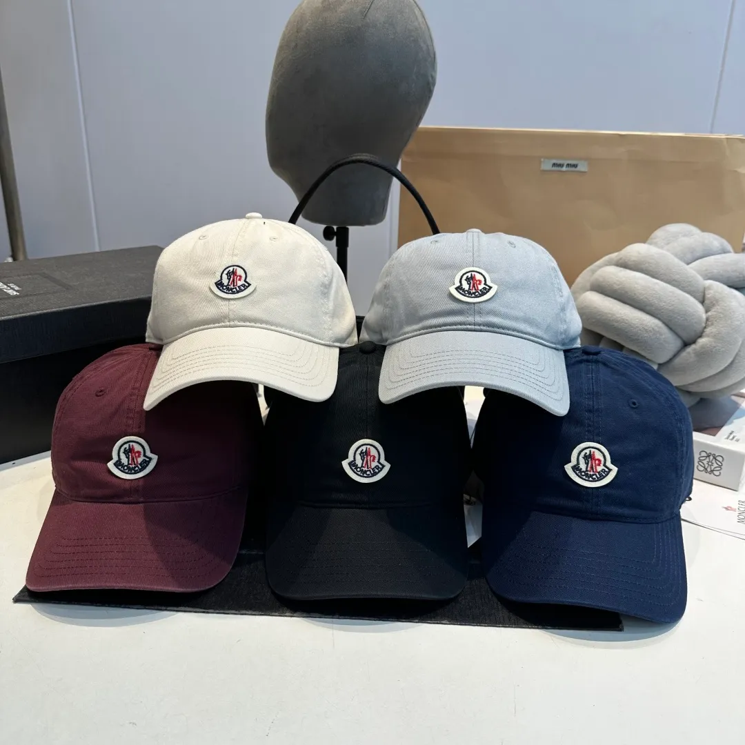 P56 MONCLER new baseball cap, a fashionable street item with a great style, a favorite among Internet celebrities and fashion bloggers! High quality, comfortable and breathable, concave shape looks good
