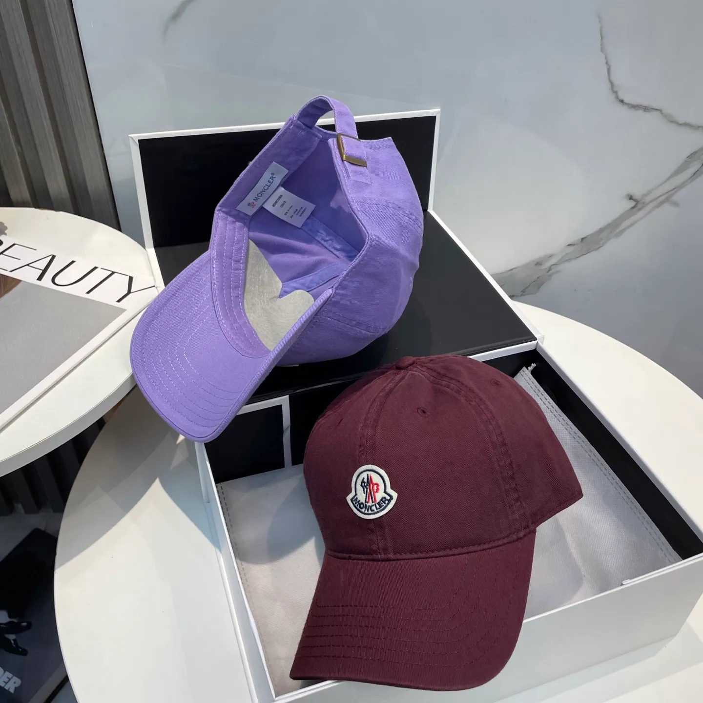 P50 MONCLER new baseball cap, a fashionable street item with a very good style, a favorite among Internet celebrities and fashion bloggers! High quality, comfortable and breathable, concave shape looks good