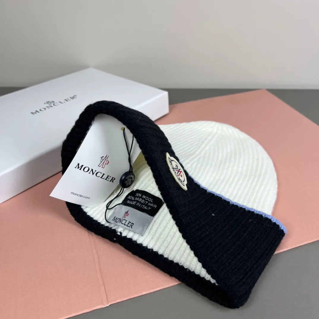 P50 comes with dust bag MONCLER mouth covering 🎩Good quality, high-end atmosphere, super popular 💖The texture is great, it’s great to match when out on the street! Fashion trends! A must-have item for going out, the same style for men and women, get it now!