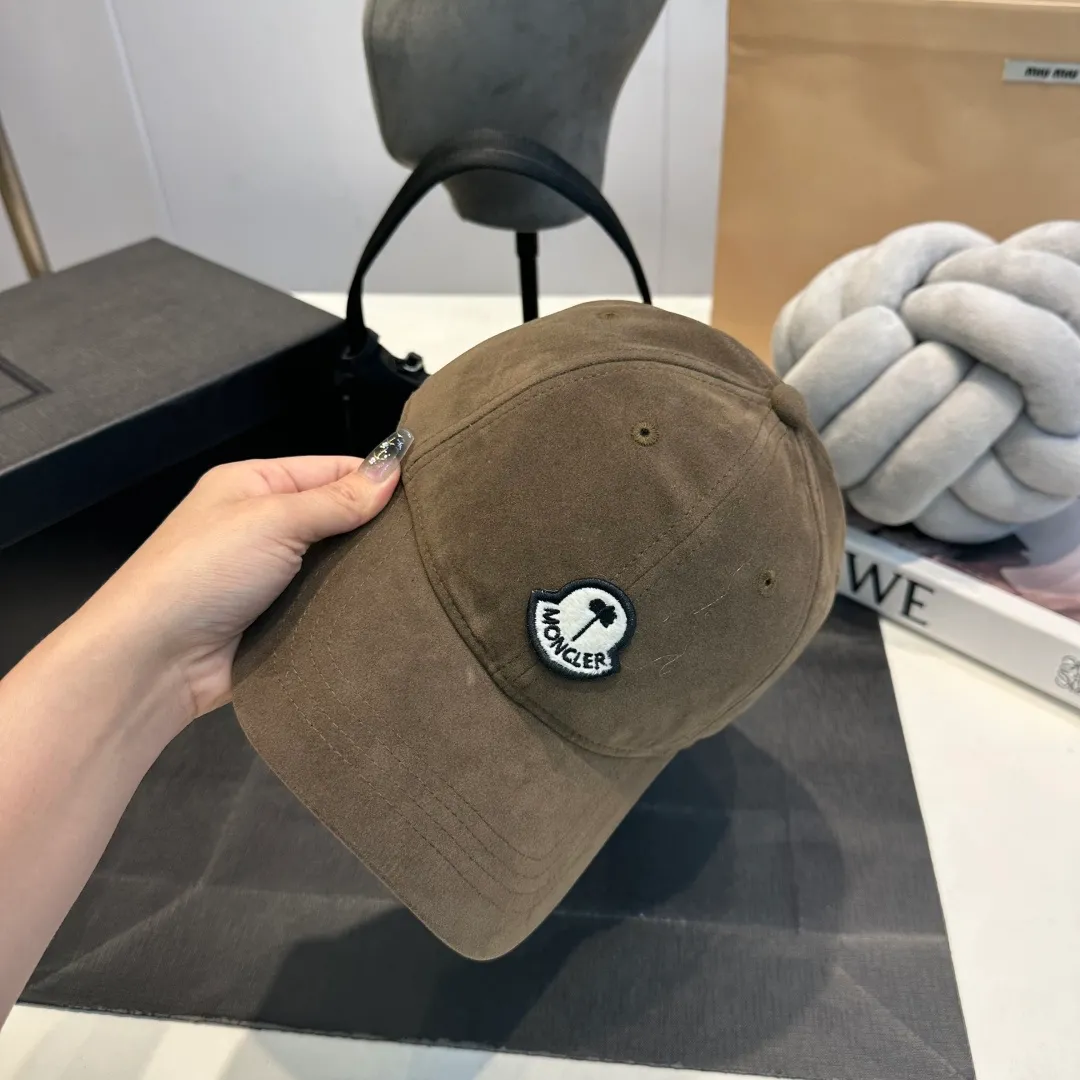 P60 new spring/summer MONCLER baseball cap, suitable for young and fashionable people, with strong visual effect, three-dimensional letters, good-looking and high-quality!