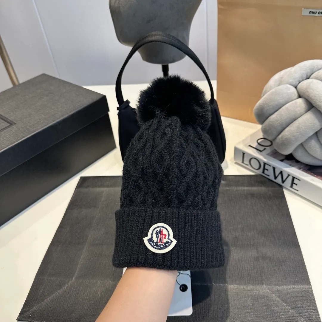 P60 MONCLER 25 autumn new product wool ball ear protection knitted toe wool hat cold hat sweet