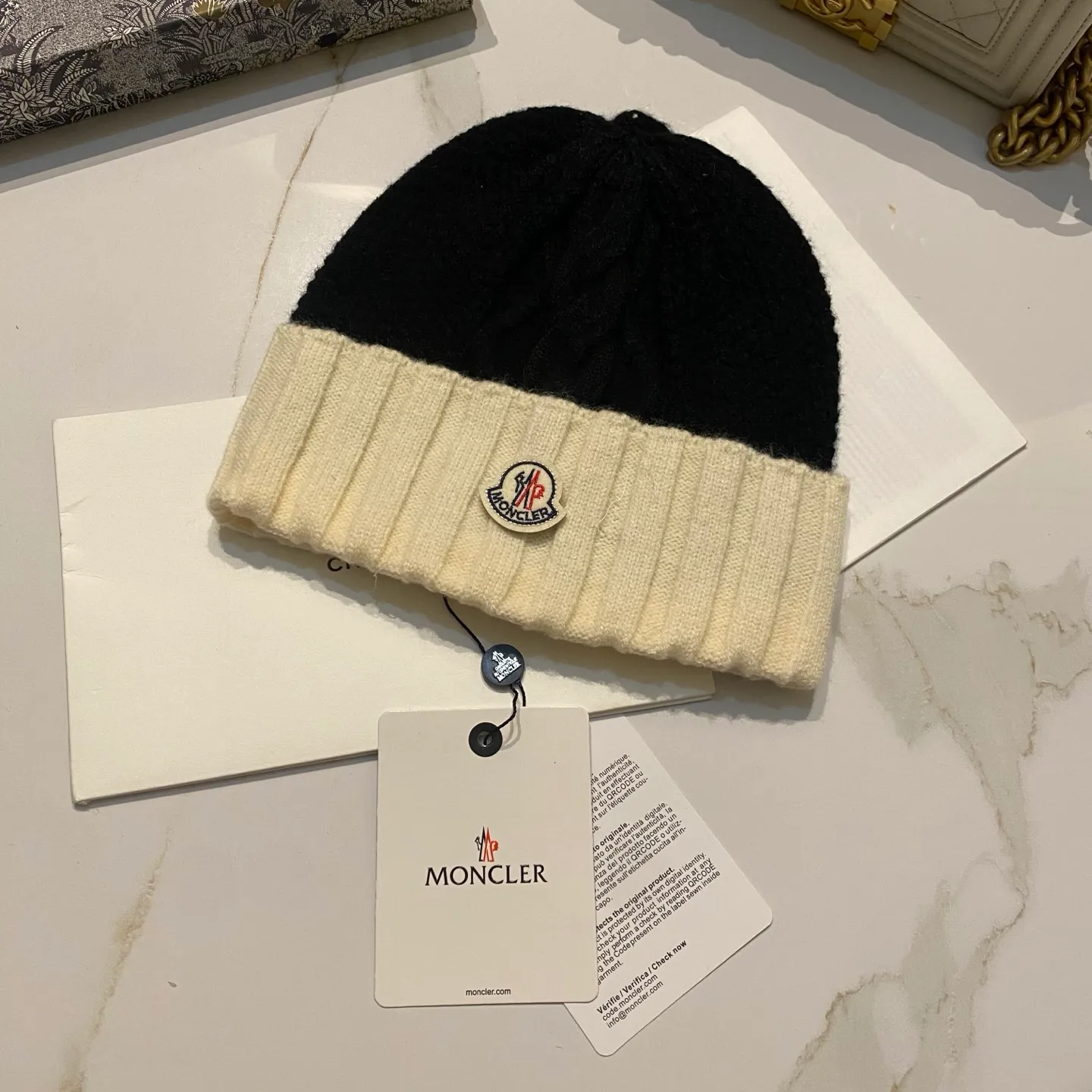 Moncler Mouth Covered Korean Twist Knit Hat