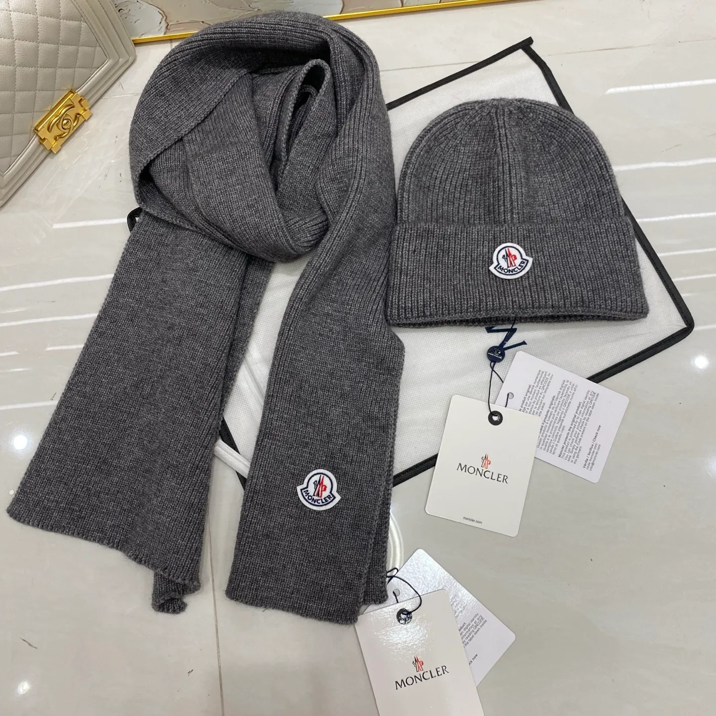 Moncler cashmere knitted hat + scarf🧣