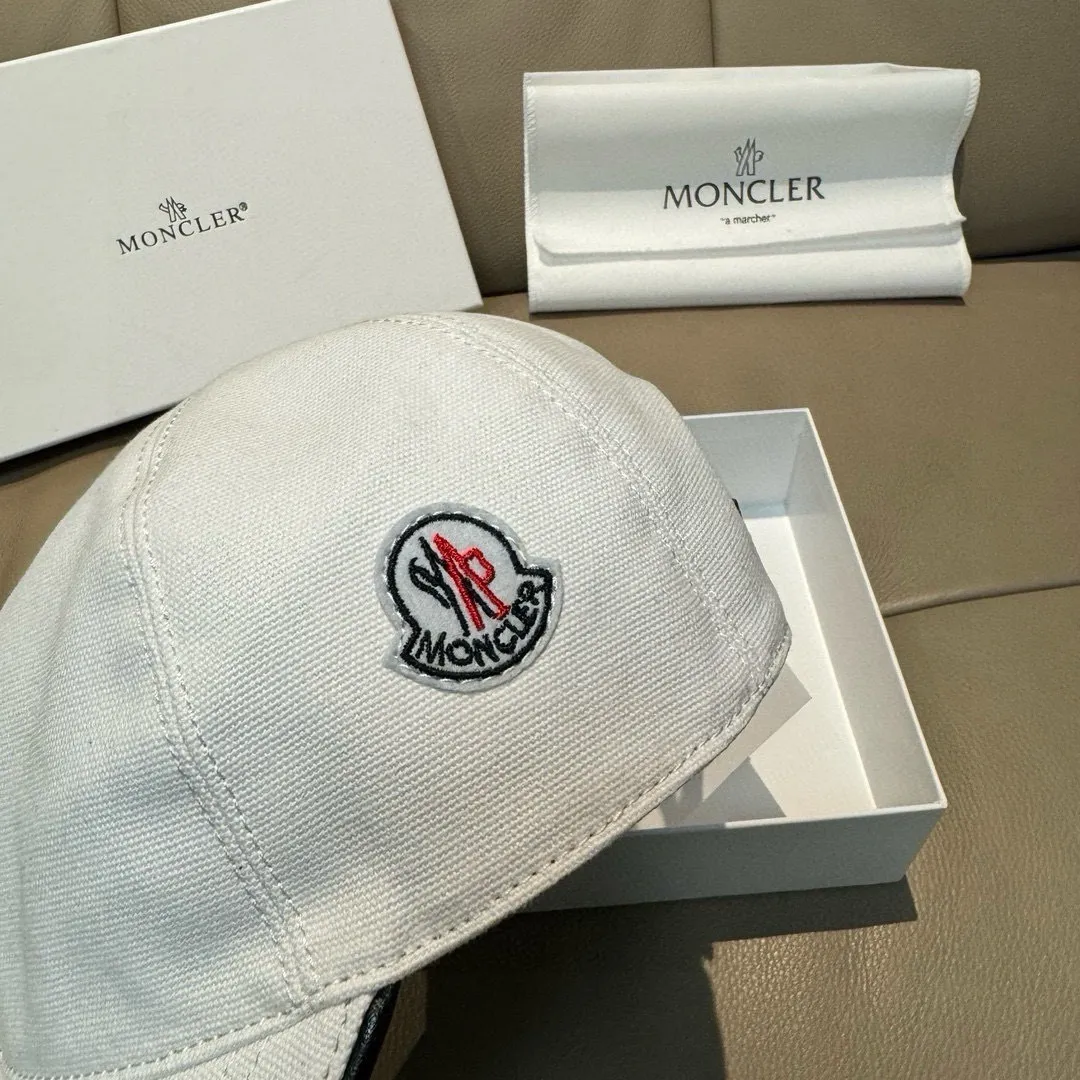 p90., Moncler muzzle classic original baseball cap, classic and popular style, 1:1 mold opening and customization at the counter, original canvas fabric + first layer of cowhide, pure cotton lining, light and breathable! The quality is great, the basic head circumference is 56cm, and the patch is adjustable.
