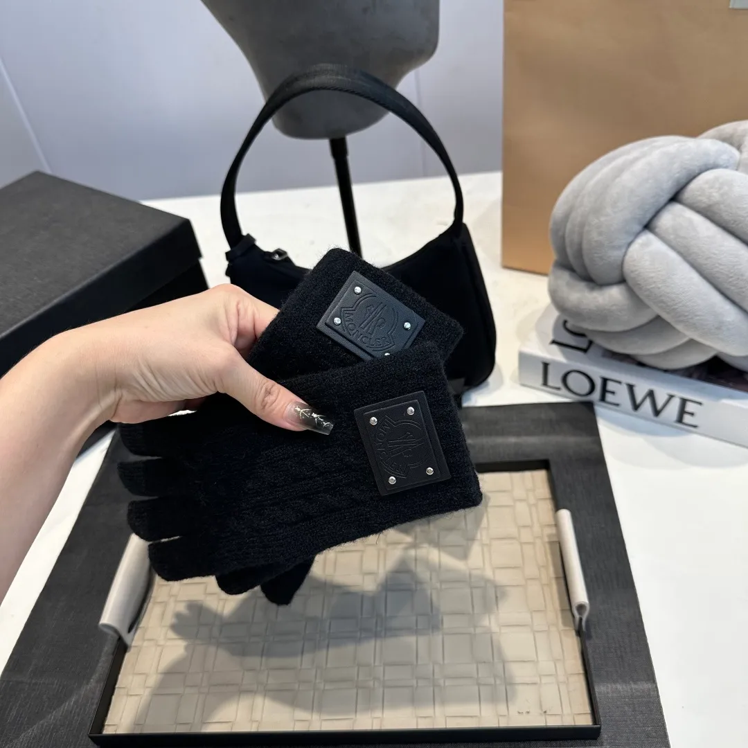 P50 Moncler Suede Gloves for Women with Mouth Mouth, Winter Velvet and Thickened Touch Screen Cycling Bike to Keep Cold and Warm