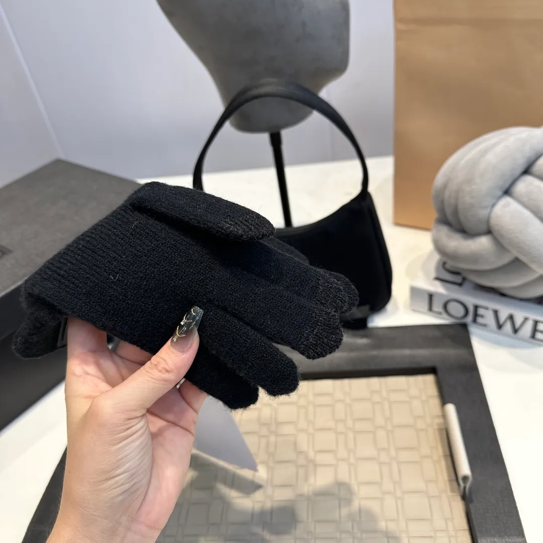 P50 Moncler Suede Gloves for Women with Mouth Mouth, Winter Velvet and Thickened Touch Screen Cycling Bike to Keep Cold and Warm