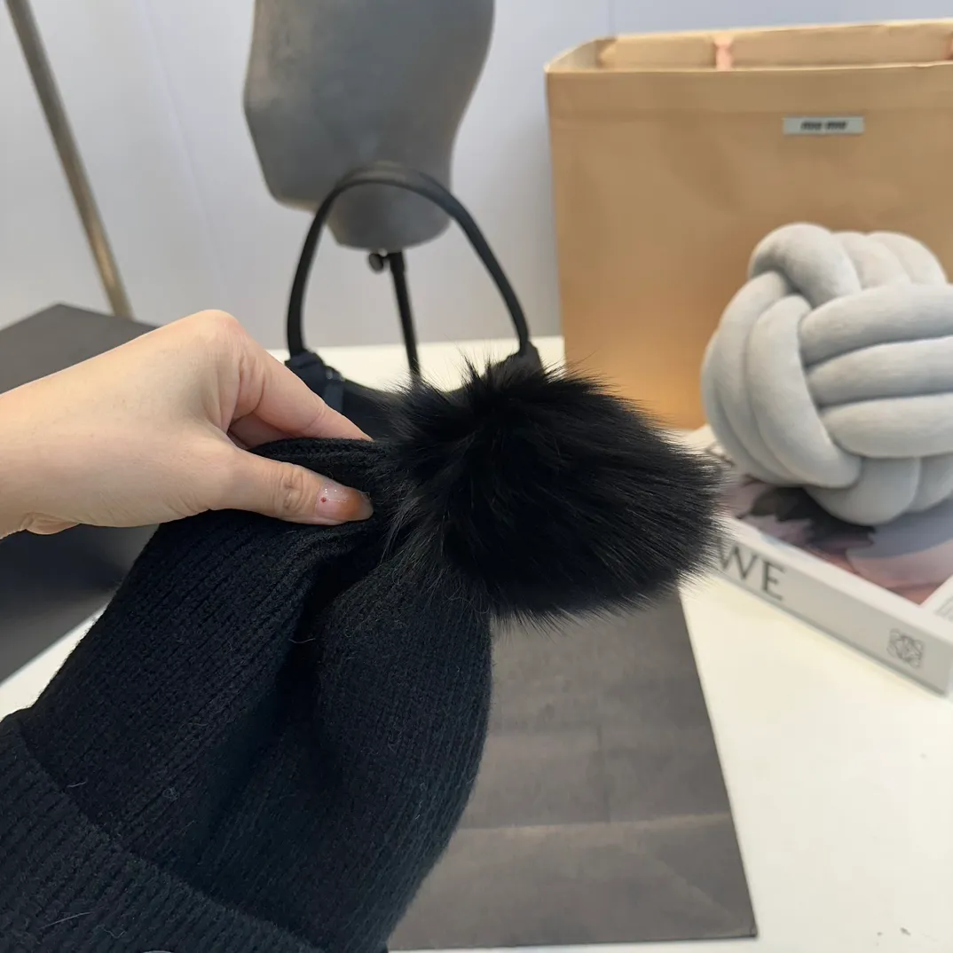 P70 MONCLER2024 new knitted wool ear protection warm hat, order now