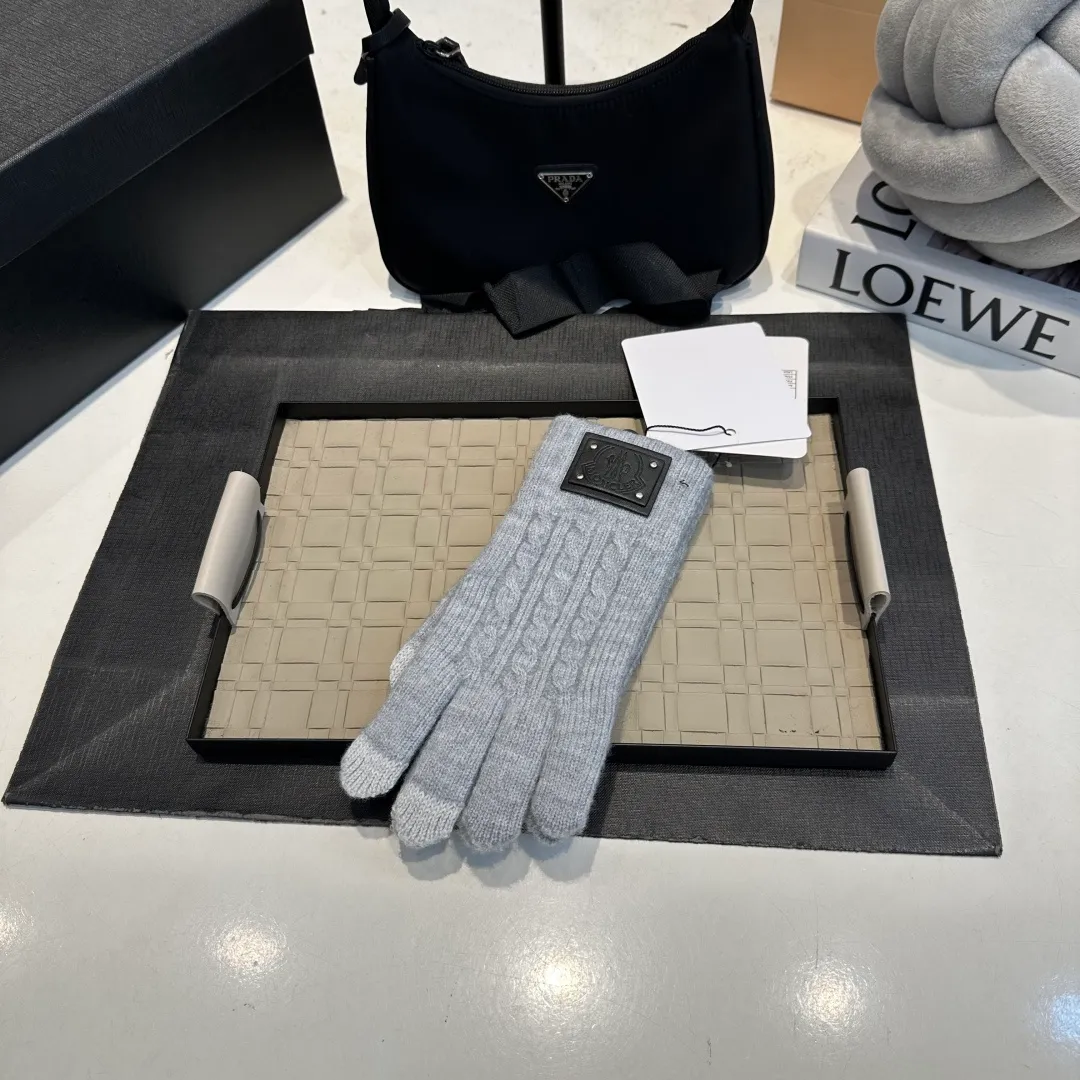 P50 Moncler Suede Gloves for Women with Mouth Mouth, Winter Velvet and Thickened Touch Screen Cycling Bike to Keep Cold and Warm