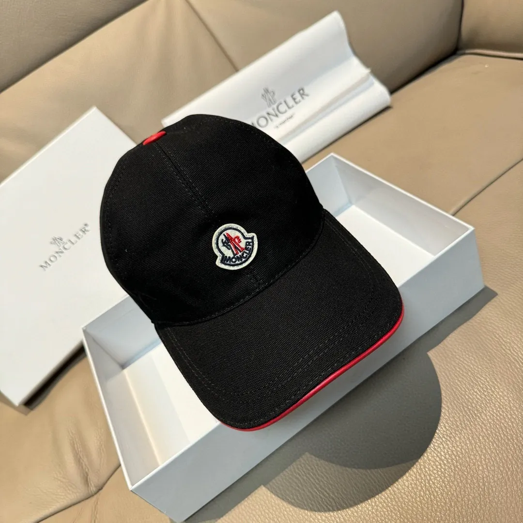 p90., Moncler's new original baseball cap, 1:1 mold opening at the counter, new three-dimensional embroidery, original canvas + first-layer cowhide, pure cotton lining, light and breathable! The quality is great, the basic head circumference is 56cm, and the patch is adjustable.
