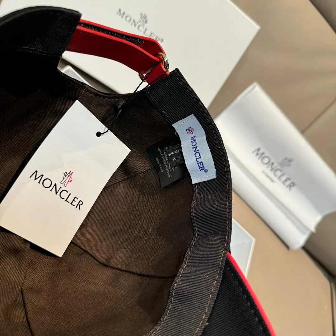 p90., Moncler's new original baseball cap, 1:1 mold opening at the counter, new three-dimensional embroidery, original canvas + first-layer cowhide, pure cotton lining, light and breathable! The quality is great, the basic head circumference is 56cm, and the patch is adjustable.