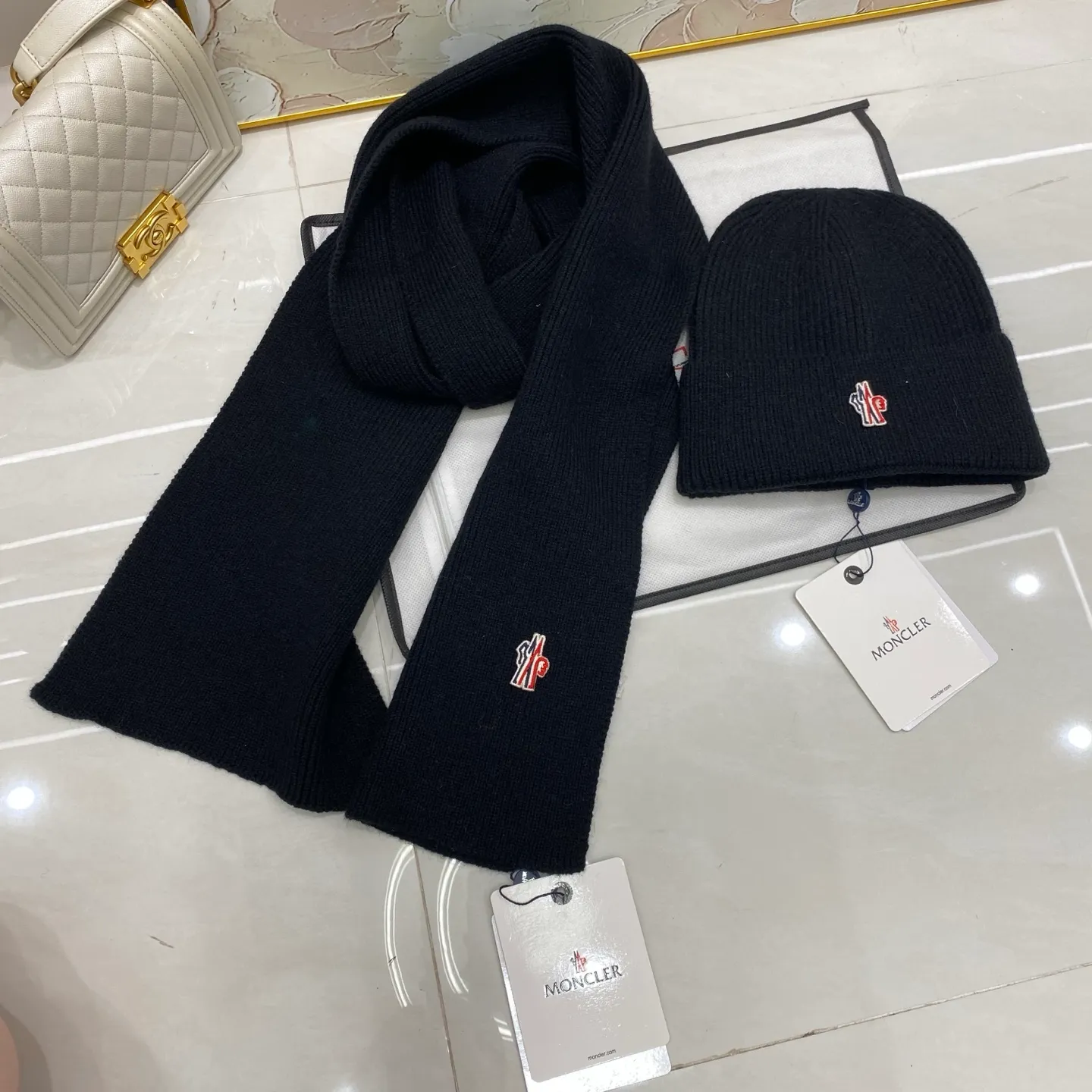 Moncler cashmere knitted hat + scarf🧣
