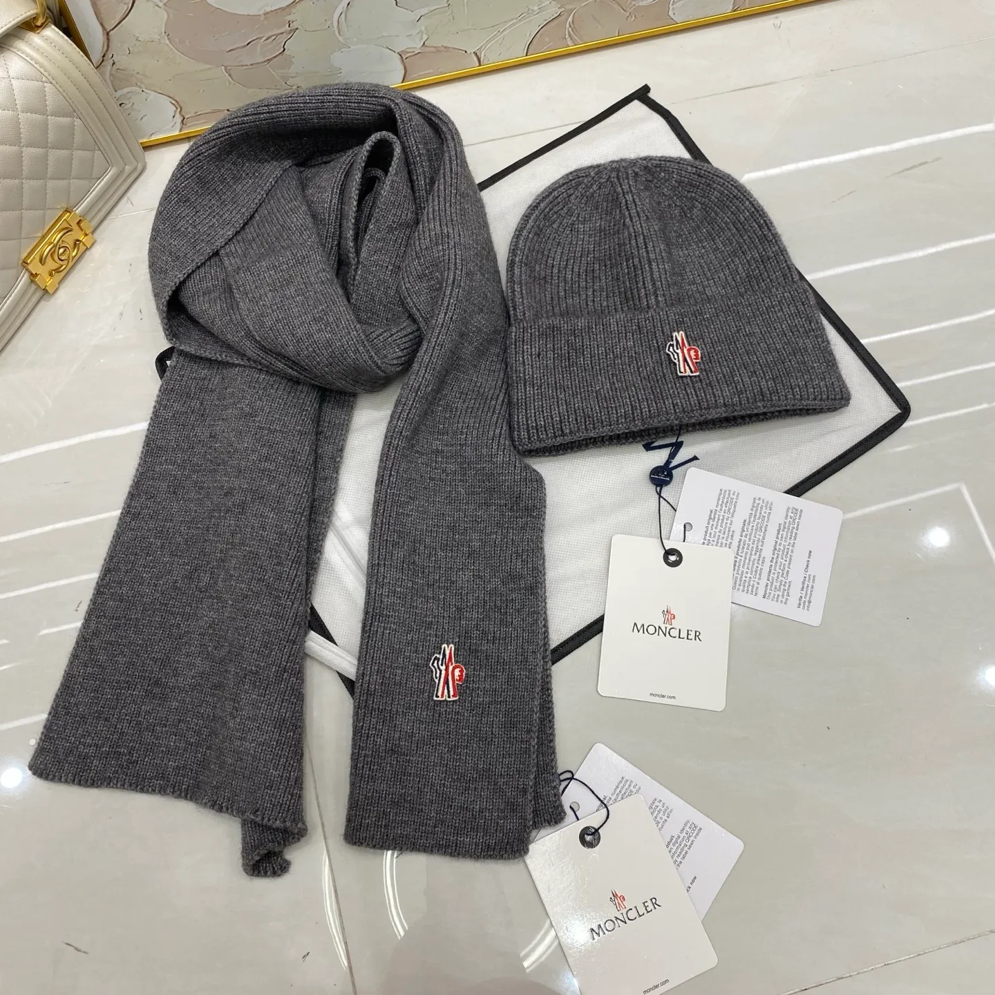 Moncler cashmere knitted hat + scarf🧣