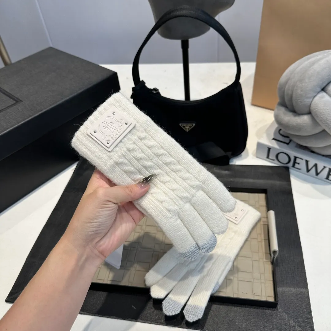 P50 Moncler Suede Gloves for Women with Mouth Mouth, Winter Velvet and Thickened Touch Screen Cycling Bike to Keep Cold and Warm