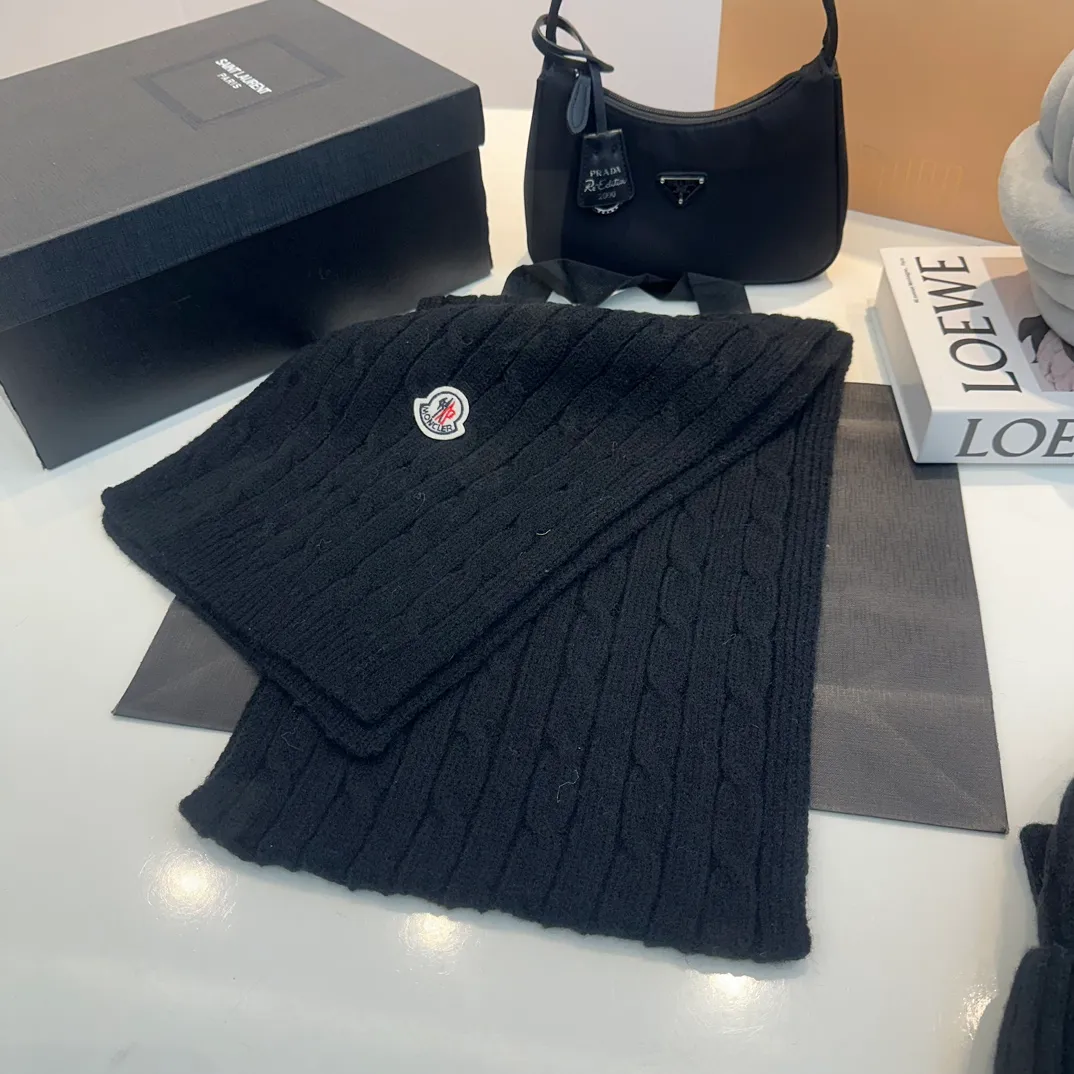 P178 Moncler autumn and winter counter model knitted beanie + scarf + gloves three-piece set, classic pattern, warm and fashionable! Fashionable and popular 🌸First-class texture, pure wool