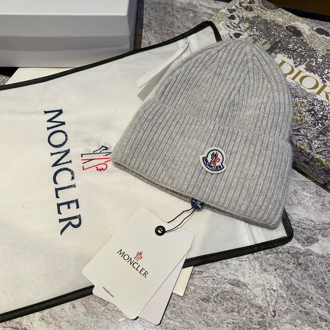 Moncler muzzle rabbit fur knitted hat