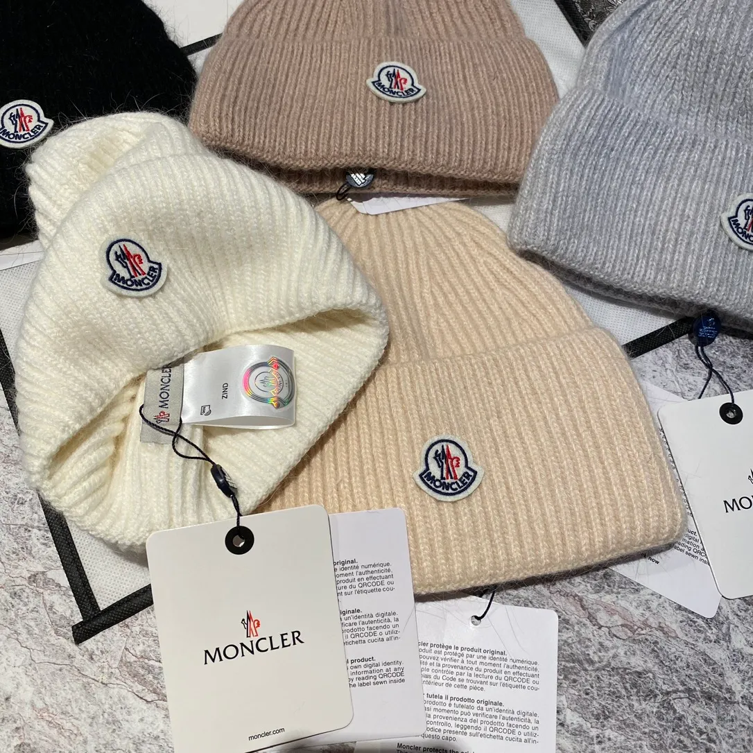 Moncler muzzle rabbit fur knitted hat