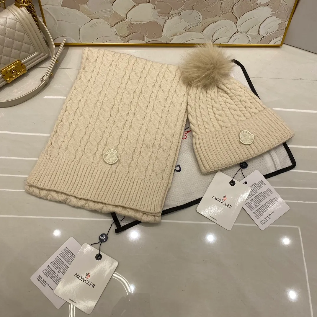 Moncler Mouth Covered Twist Cashmere Knitted Hat (Fox Fur Ball) + Scarf🧣