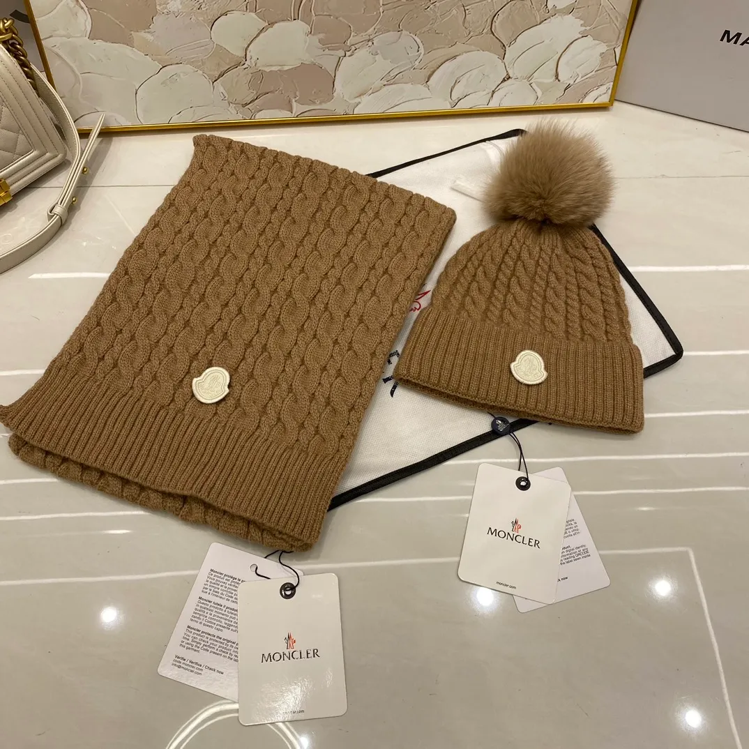 Moncler Mouth Covered Twist Cashmere Knitted Hat (Fox Fur Ball) + Scarf🧣