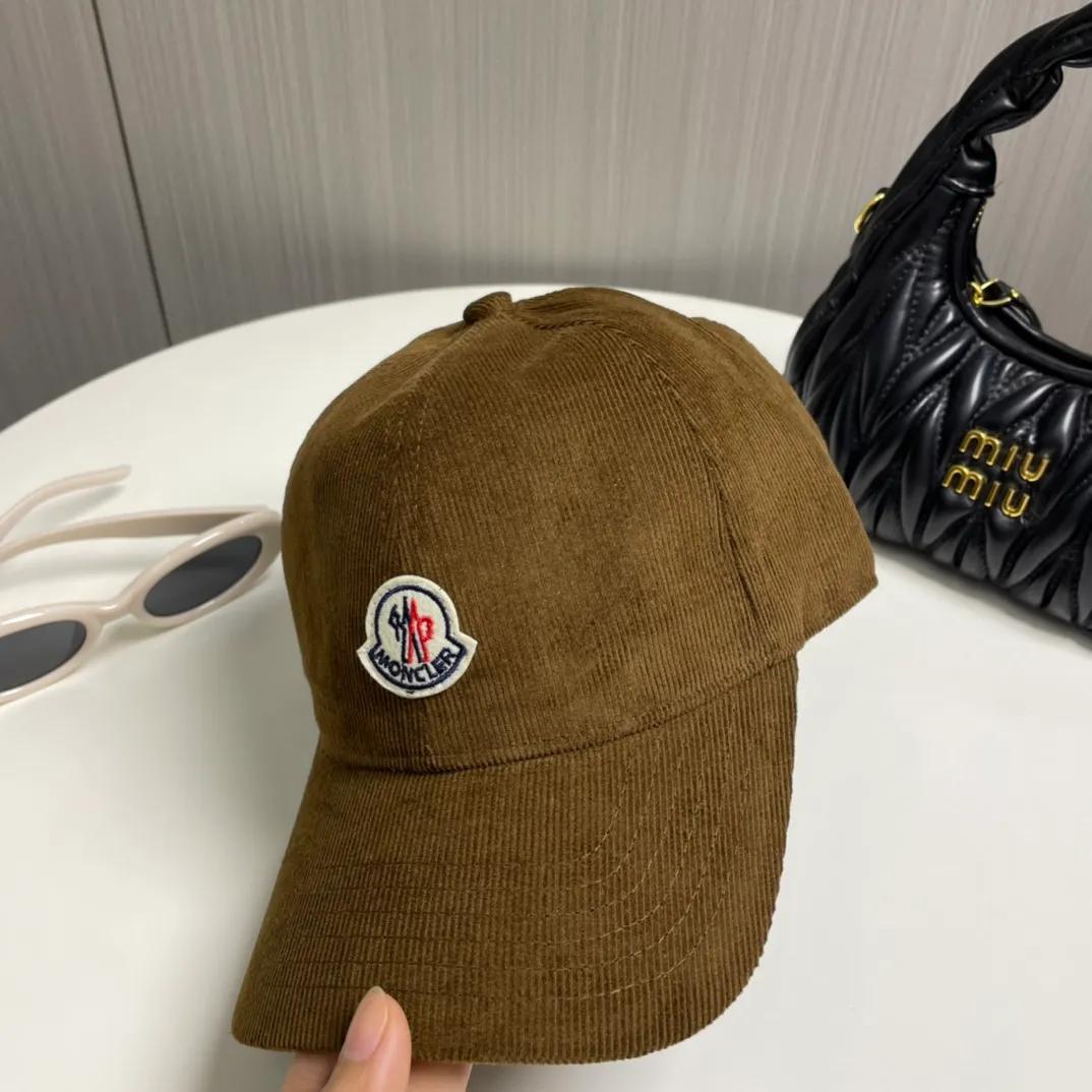 P70 Moncler Mouth Mouth New Autumn and Winter Corduroy Baseball Cap, full of texture. This year’s corduroy hat is really yyds ~