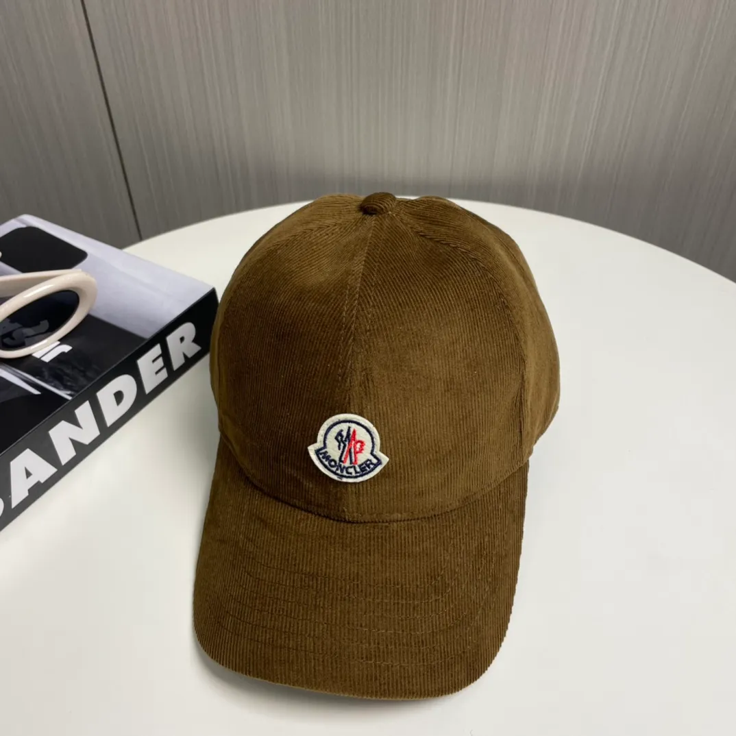 P70 Moncler Mouth Mouth New Autumn and Winter Corduroy Baseball Cap, full of texture. This year’s corduroy hat is really yyds ~