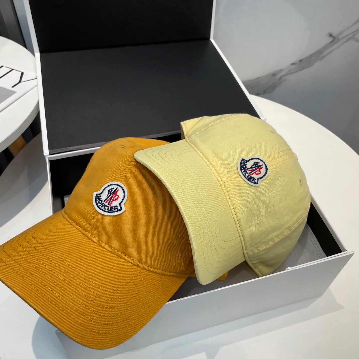 P50 MONCLER new baseball cap, a fashionable street item with a very good style, a favorite among Internet celebrities and fashion bloggers! High quality, comfortable and breathable, concave shape looks good