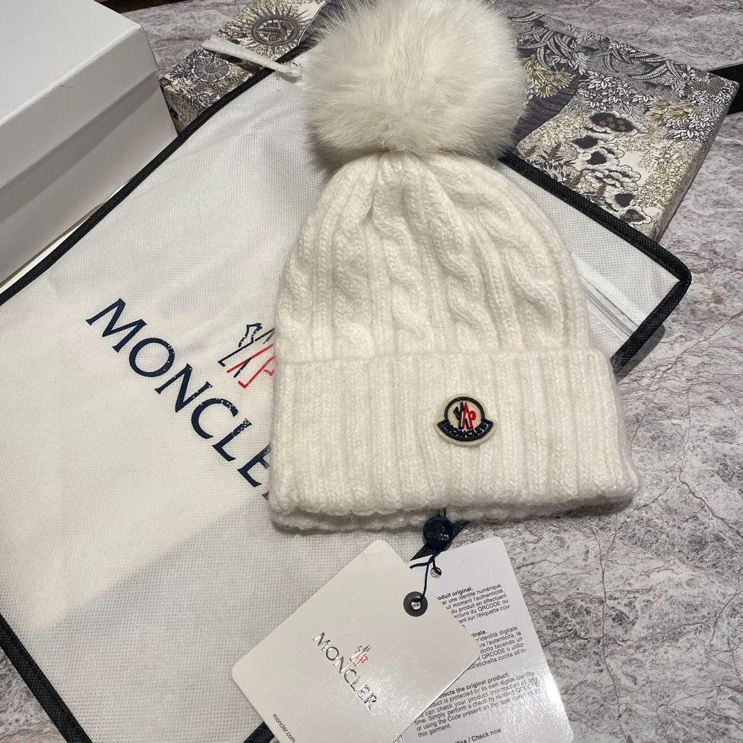 Private price with pictures, Moncler mask, high version, new three-dimensional logo, rabbit hair twist knitted hat with fox fur ball of the same color, high-end and classy ❤️