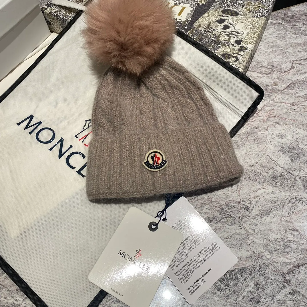 Private price with pictures, Moncler mask, high version, new three-dimensional logo, rabbit hair twist knitted hat with fox fur ball of the same color, high-end and classy ❤️