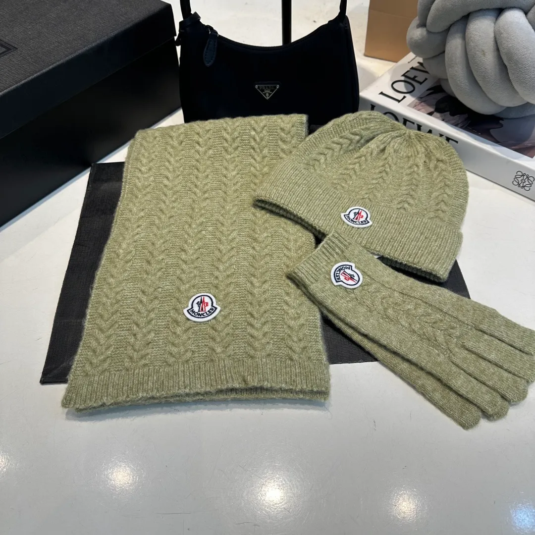 P160 Moncler muzzle suit autumn and winter style cuffed wool knitted beanie High quality customization! This must be my favorite of minimalism. It is clean, neat, fashionable and versatile, and will definitely not be picky about your face shape! A fashionable classic that lasts forever! Both men and women are welcome!