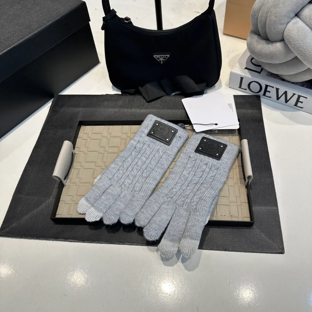 P50 Moncler Suede Gloves for Women with Mouth Mouth, Winter Velvet and Thickened Touch Screen Cycling Bike to Keep Cold and Warm